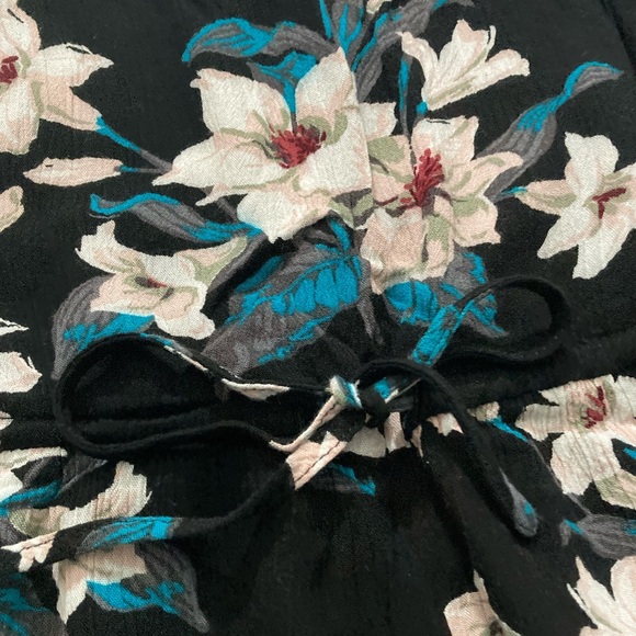 🦋AÉROPOSTALE   Floral V-Neck Jumpsuit Size : Small - Picture 6 of 16